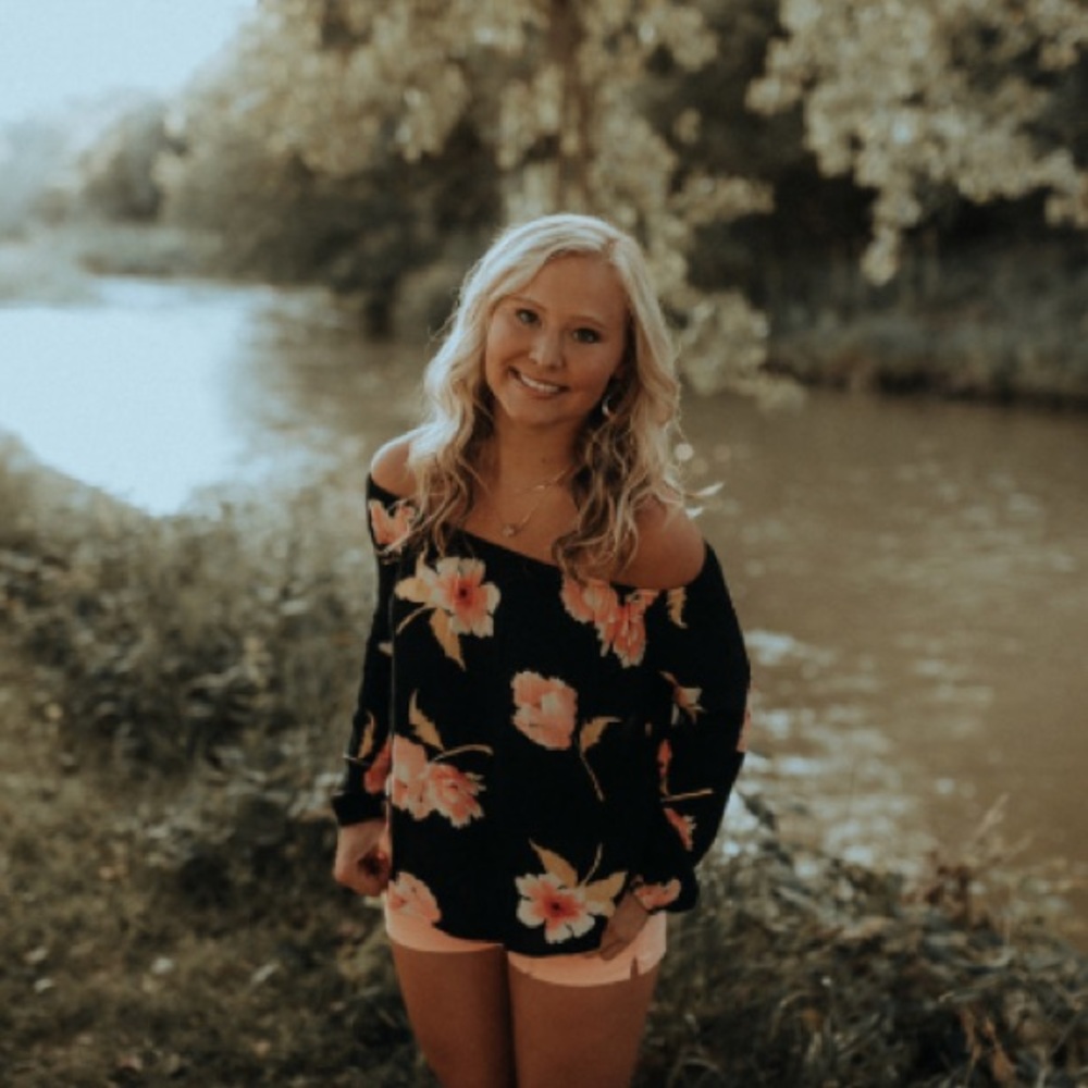 Meet your Posher, Alexis